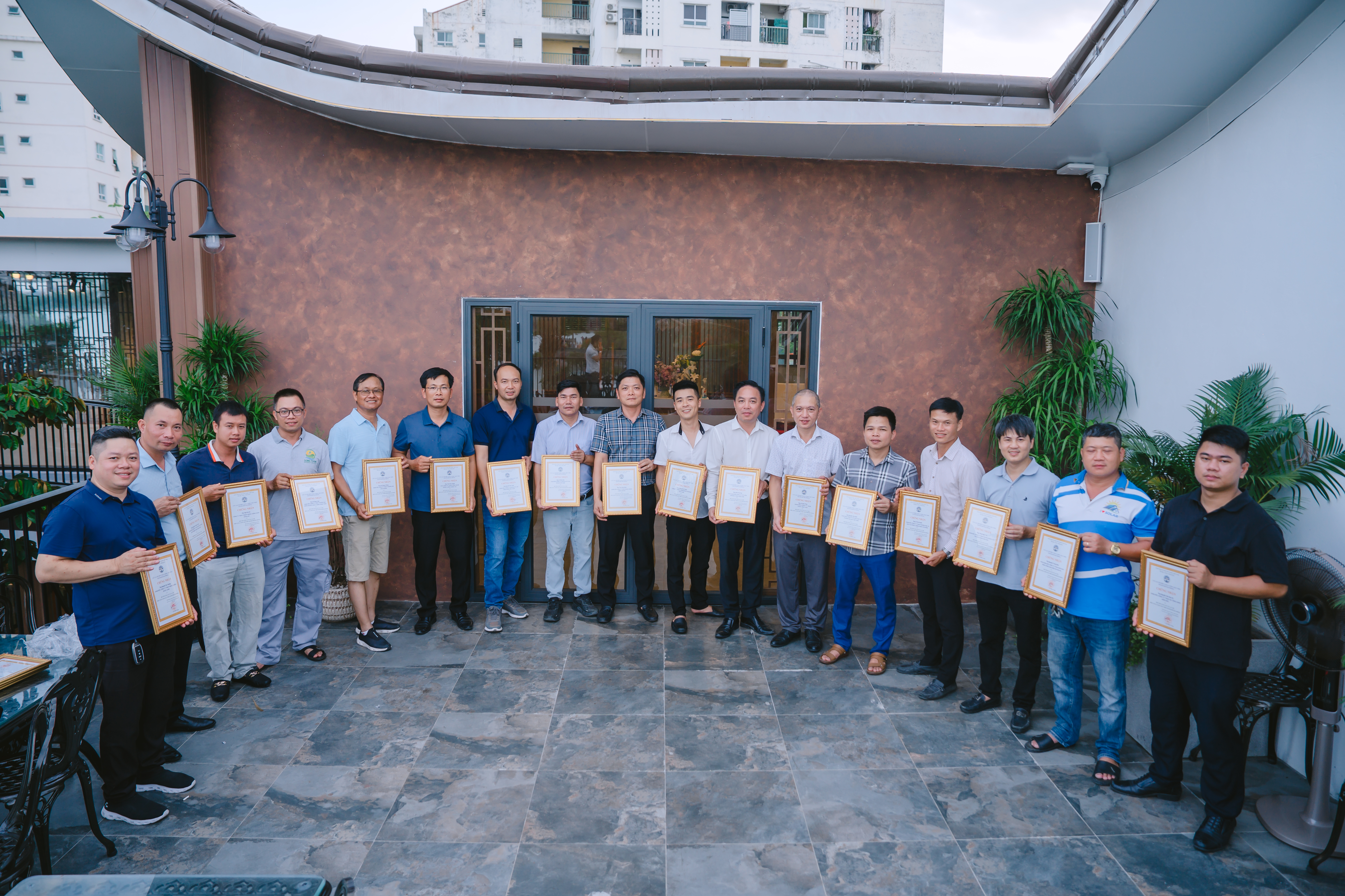 Các hội viên sáng lập Câu lạc bộ Điện năng lượng mặt trời Hải Phòng